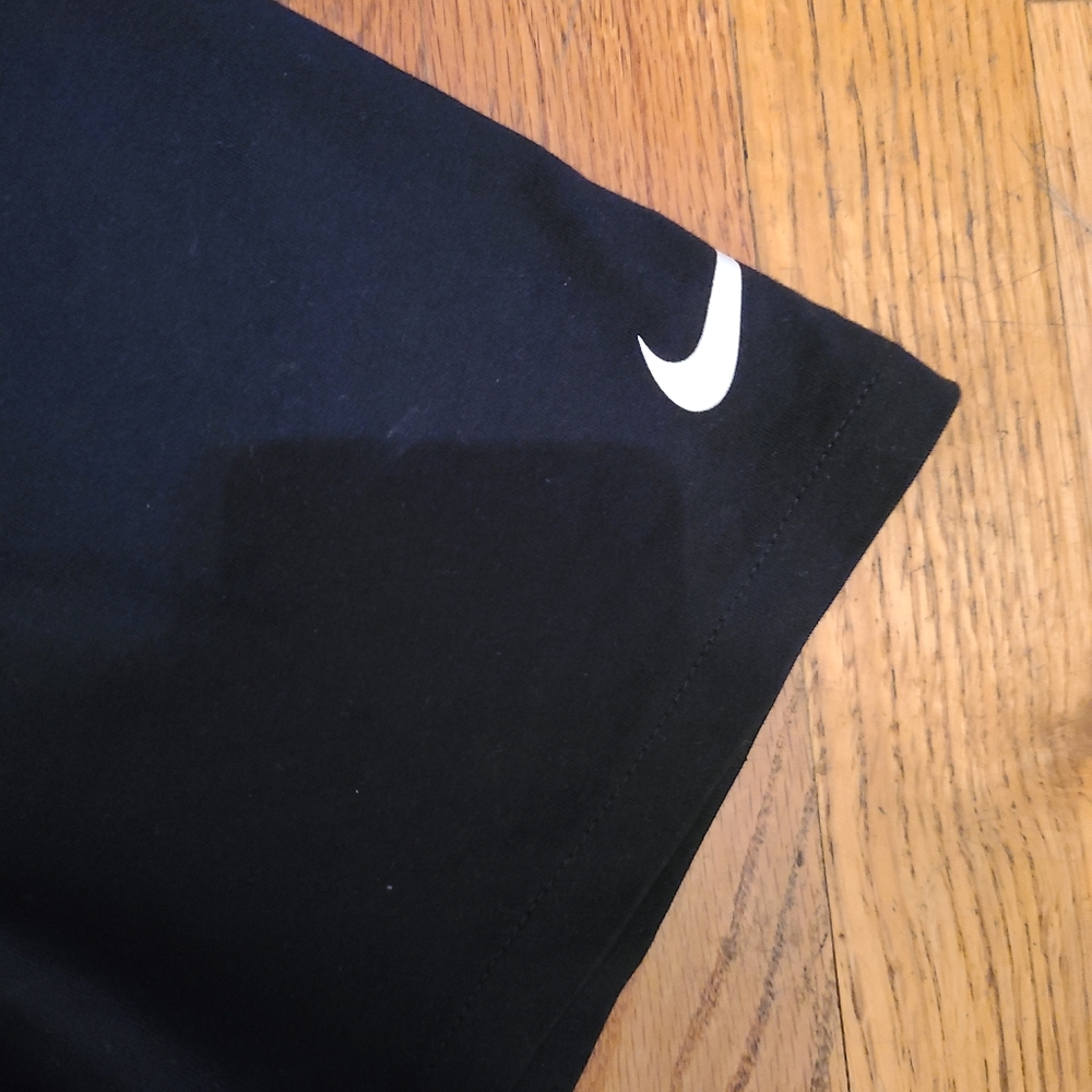 Nike tee - Picture 4 of 4